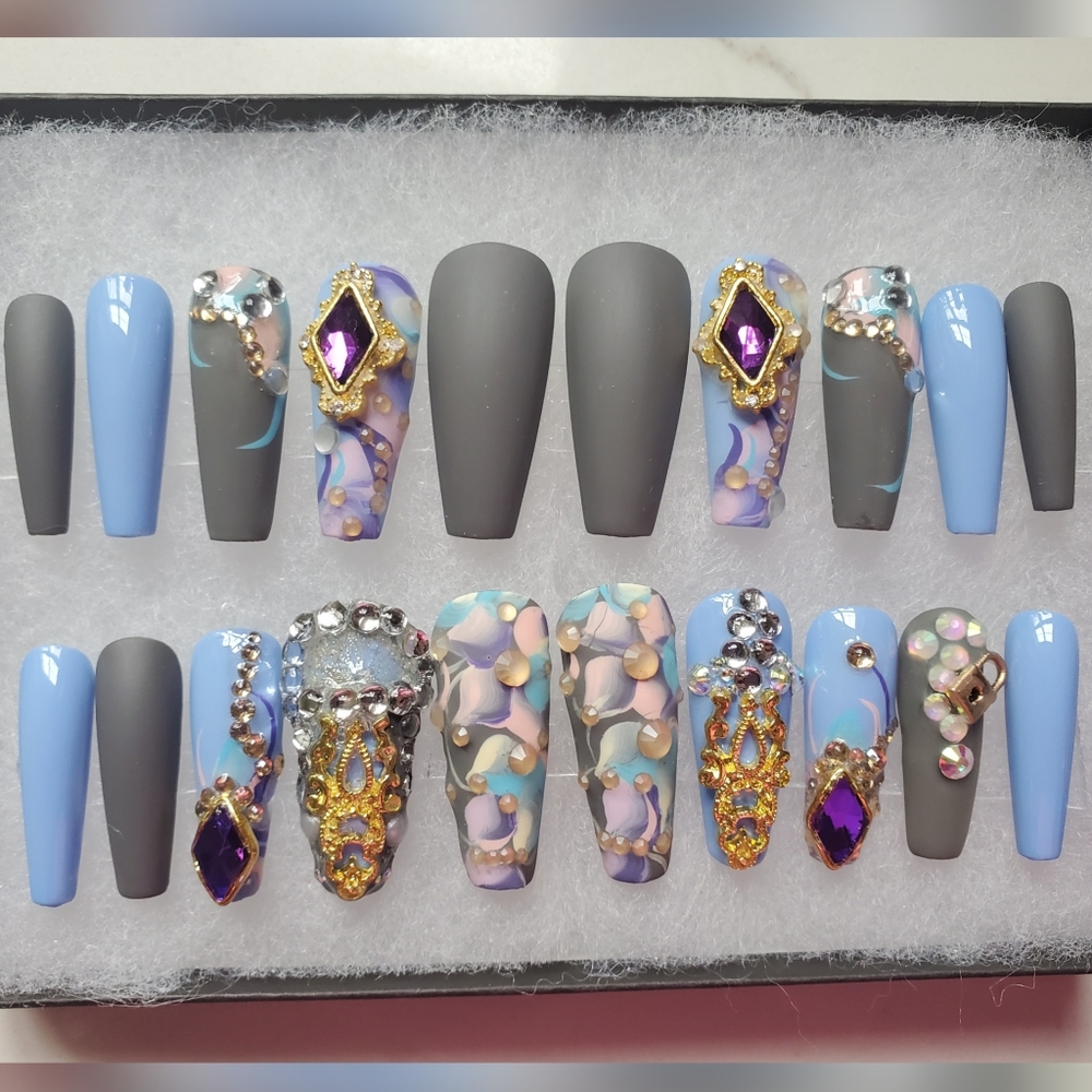 Luxurious press-on Nails - Picture 5 of 8